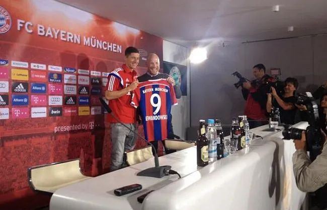 Photo : Lewandowski officiellement présenté
