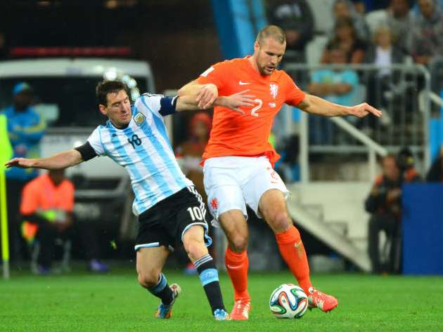Ron Vlaar ne devait pas tirer en premier