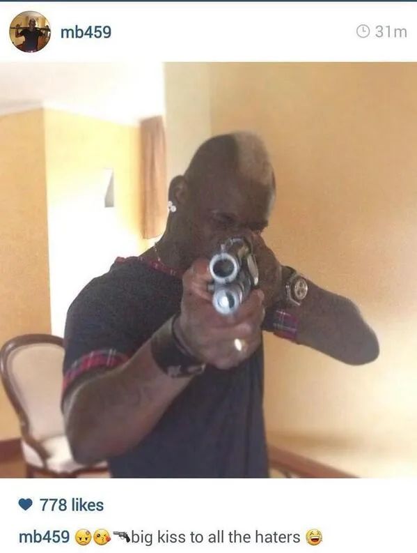 Photo : Balotelli et son fusil à pompe