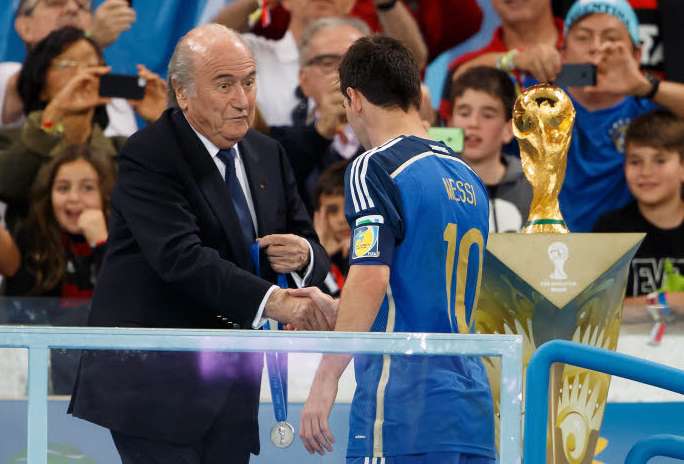 Blatter ne comprend pas le trophée de Messi