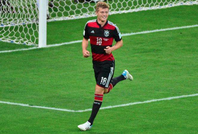 Toni Kroos pas encore au Real