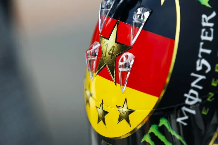 Rosberg contraint de modifier son casque