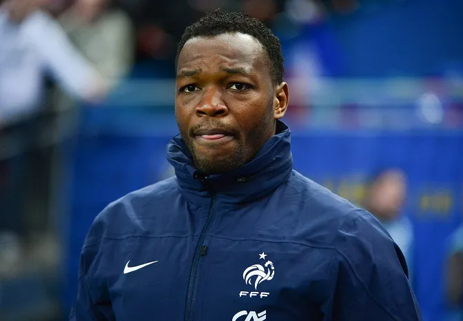 Mandanda reste en France, lui aussi