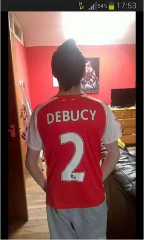 Il floque son maillot «<span style="font-size:50%">&nbsp;</span>Debucy<span style="font-size:50%">&nbsp;</span>»