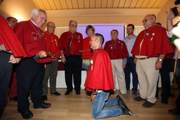 Photo : Iniesta adoubé