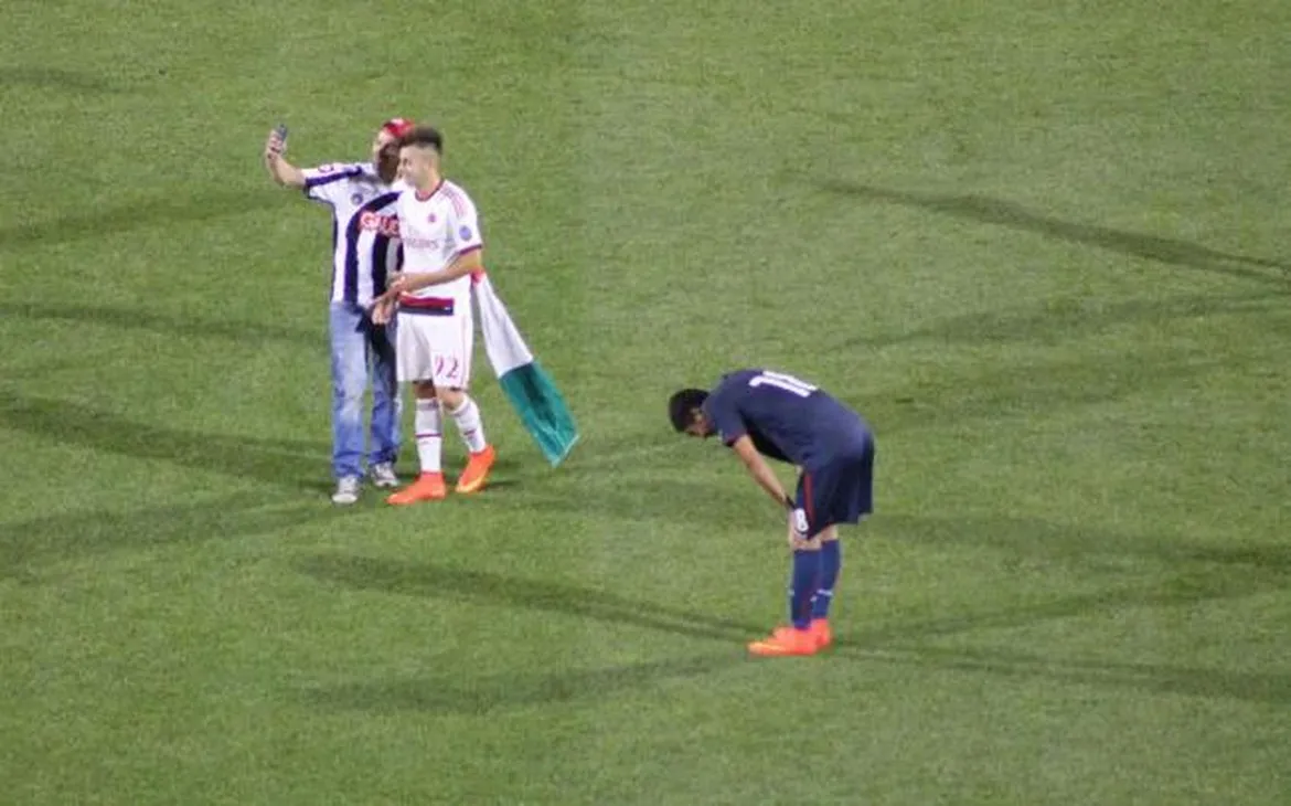 Photo : Selfie sur la pelouse avec El Shaarawy