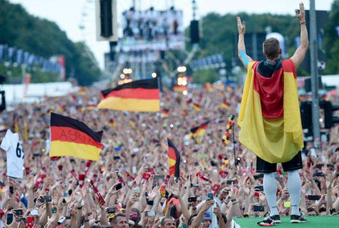 Schweini est-il le bon capitaine pour la <i>Mannschaft</i> ?