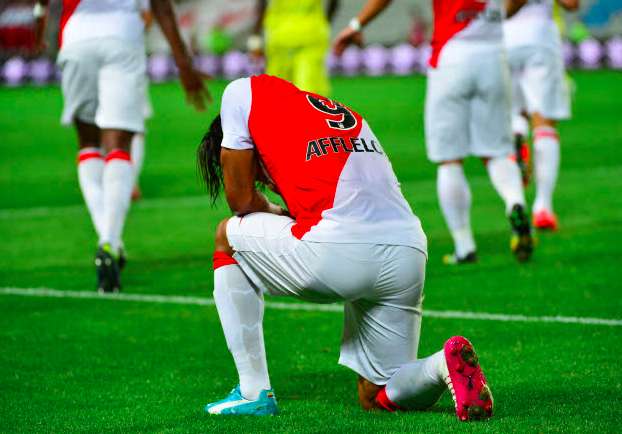 Falcao inquiet pour son genou