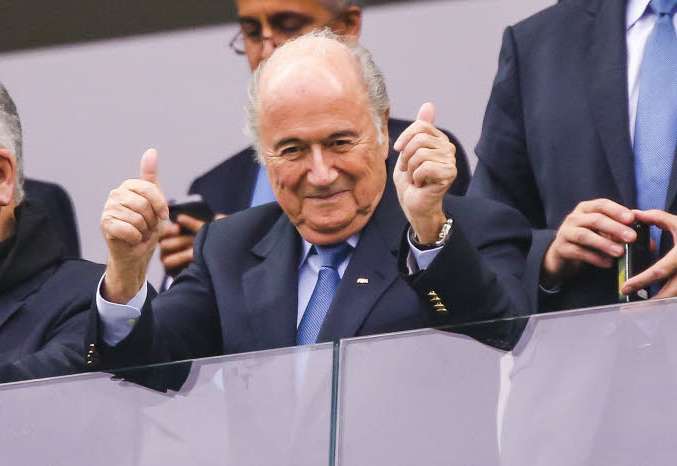 Blatter se représente encore