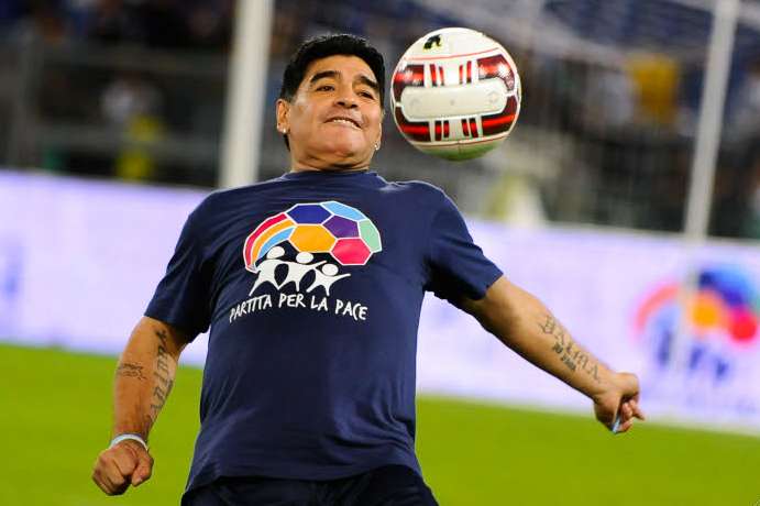 Maradona sort la boîte à baffes