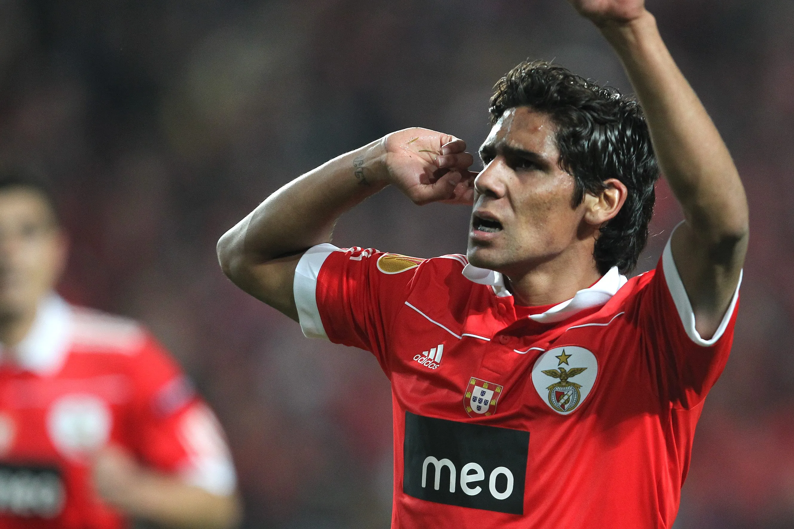 Jara crashe sa voiture dans un arbre