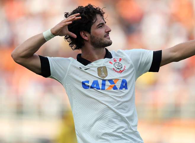 Pato charge le Milan AC