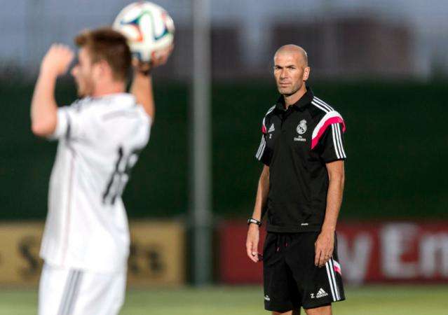 Zizou s&rsquo;incline pour ses débuts