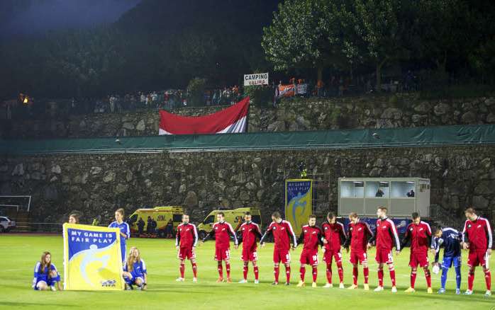 Le synthétique d&rsquo;Andorre en suspens