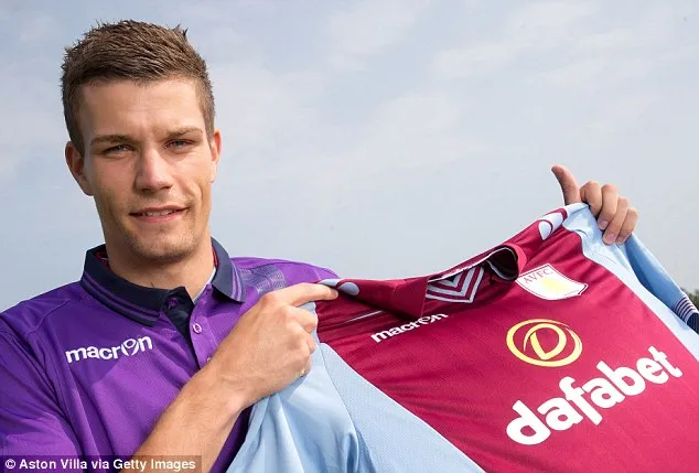 Nicklas Helenius déprimé à Aston Villa