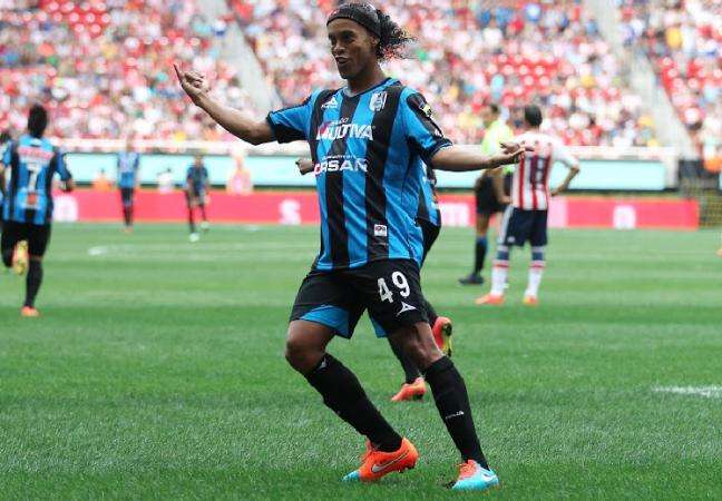 Ronaldinho met le Mexique à ses pieds