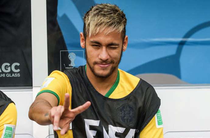 Neymar défie Dunga et soutient Neves