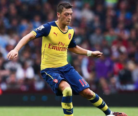 Özil indisponible jusque 2015 ?