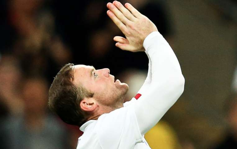 Rooney sur les traces de Sir Bobby Charlton