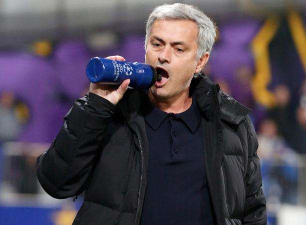 Mourinho descend le livre de Suárez