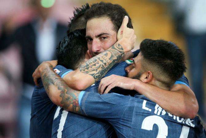 Le Napoli fait tomber Artemio Franchi