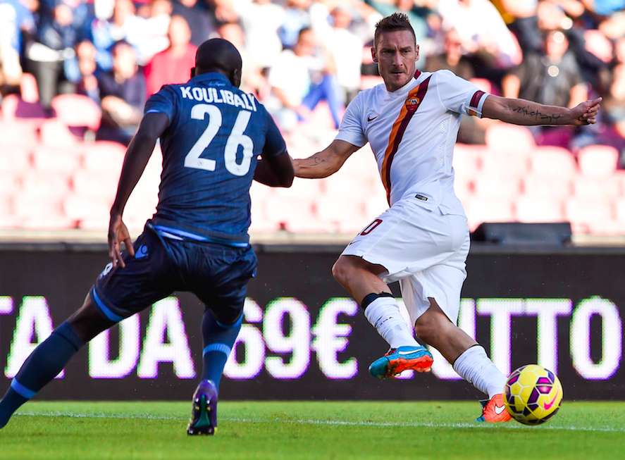 Le Napoli assomme la Roma