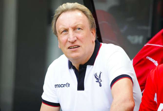 Neil Warnock paye des amendes à sa femme