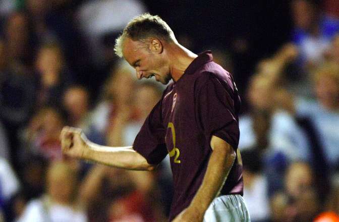 Hollande : Bergkamp élu joueur des 25 dernières années