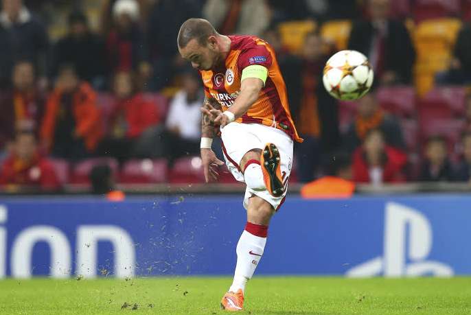 Moggi ne veut pas de Sneijder à la Juve