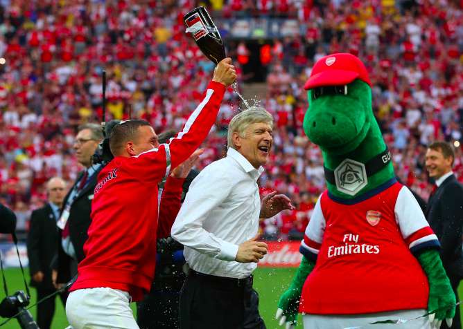 Podolski et Wenger le malpoli