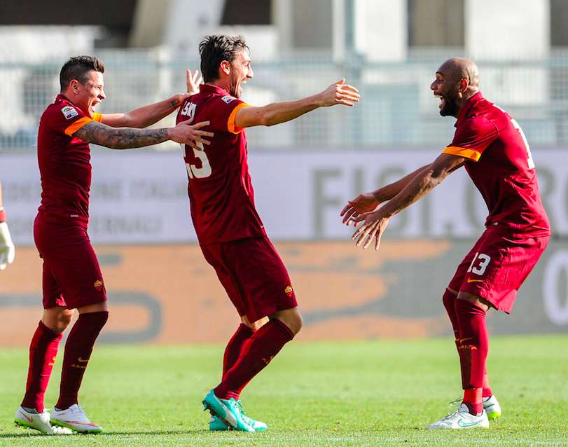 L&rsquo;Inter accroche la Juventus, la Roma polémique en profite