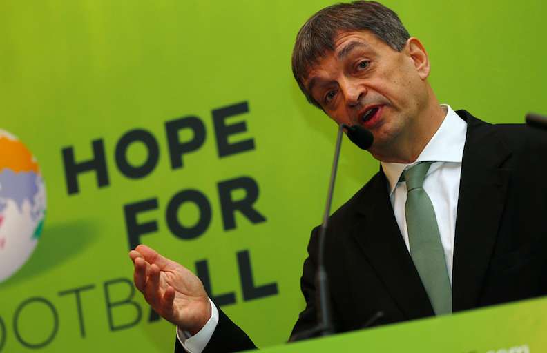 FIFA : Champagne reste dans la course