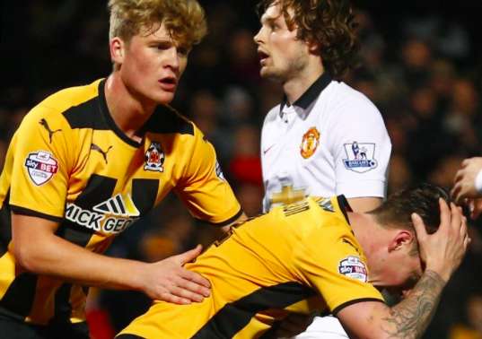 Cambridge tient United en échec