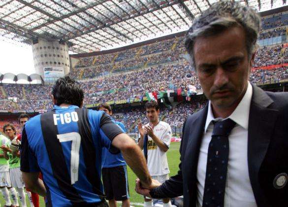 Mourinho soutient Figo