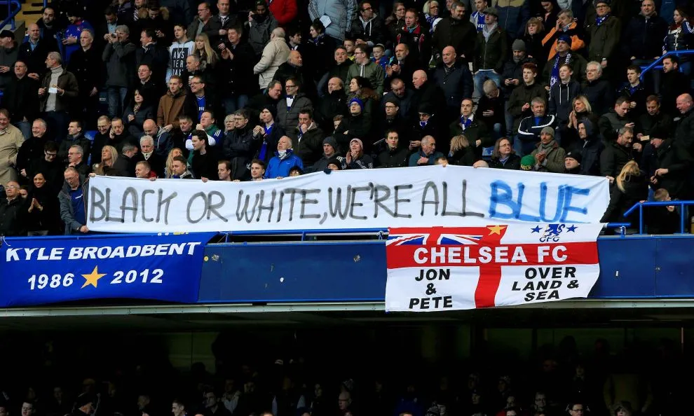 Banderole contre le racisme à Chelsea
