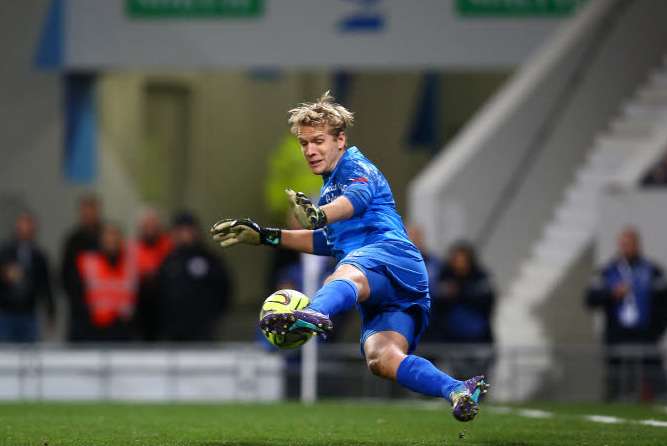 Jonas Lössl : « J’apprends en regardant des vidéos de Peter Schmeichel »