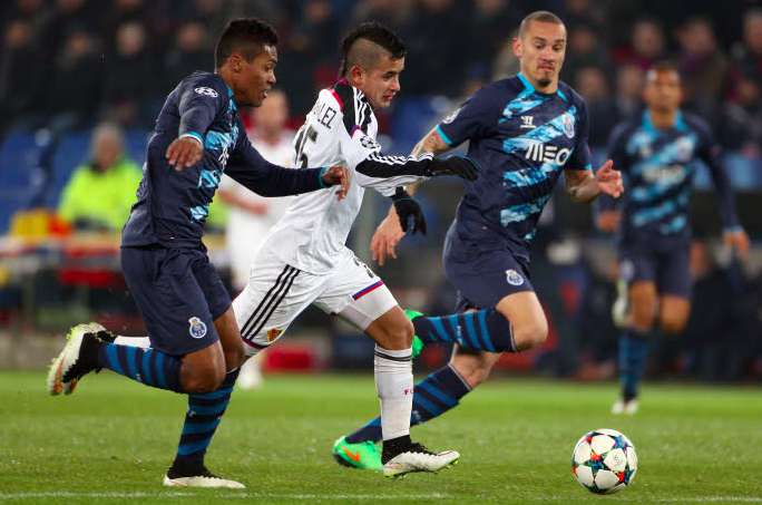 Bâle tient tête à Porto