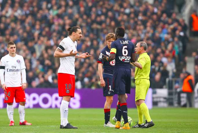 Lyon garde le trône, Zlatan dérape