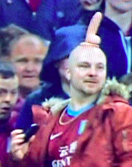 Le couvre-chef d&rsquo;un fan de Villa