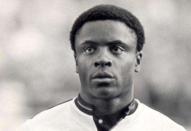 L&rsquo;ancien passeport de Paul Parker en vente sur eBay