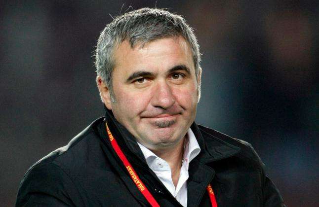 Hagi défend son fils