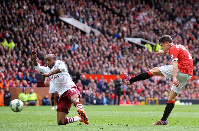 Manchester United s&rsquo;impose sans forcer