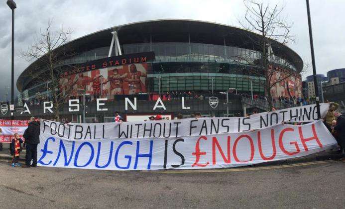 La banderole contre le prix des billets en Premier League