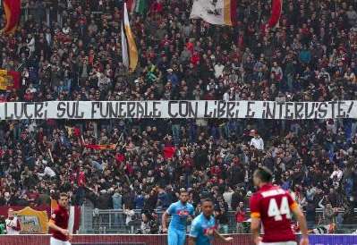 Enquête ouverte contre la banderole de la Roma