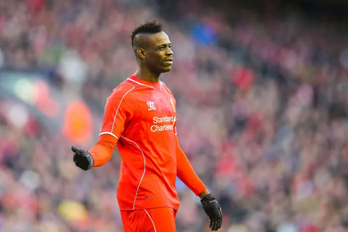 Mario Balotelli ré-arbitre Aston Villa-Liverpool