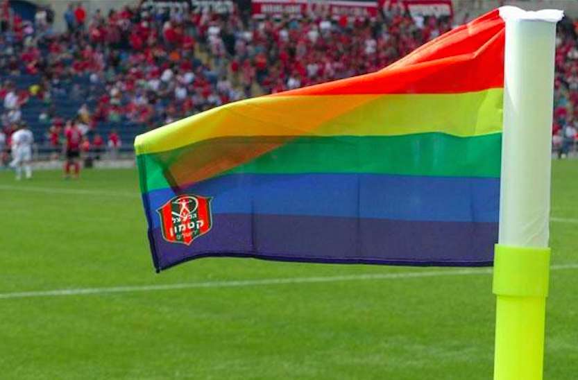 Les poteaux de corner contre l&rsquo;homophobie