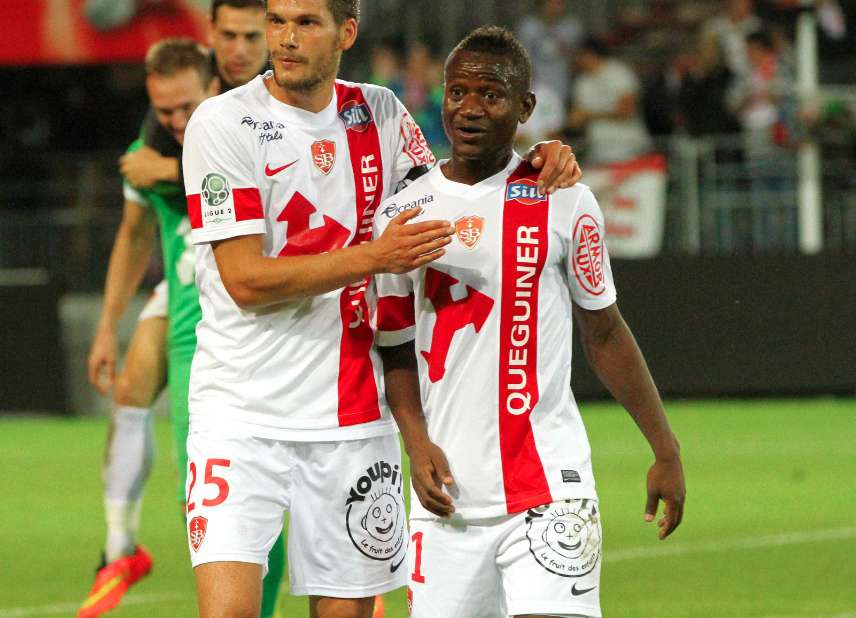 Des ultras ramènent les affaires d&rsquo;un joueur brestois