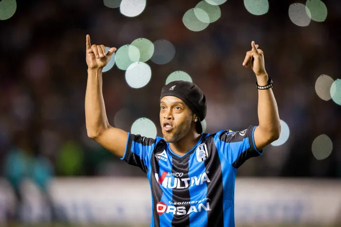 Ronaldinho a mis le stade Azteca à ses pieds