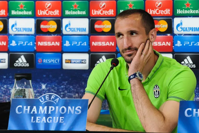La main de Chiellini moquée sur le web