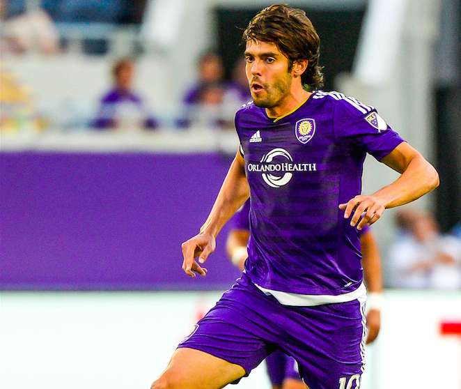 Kaká donne des conseils à Bale